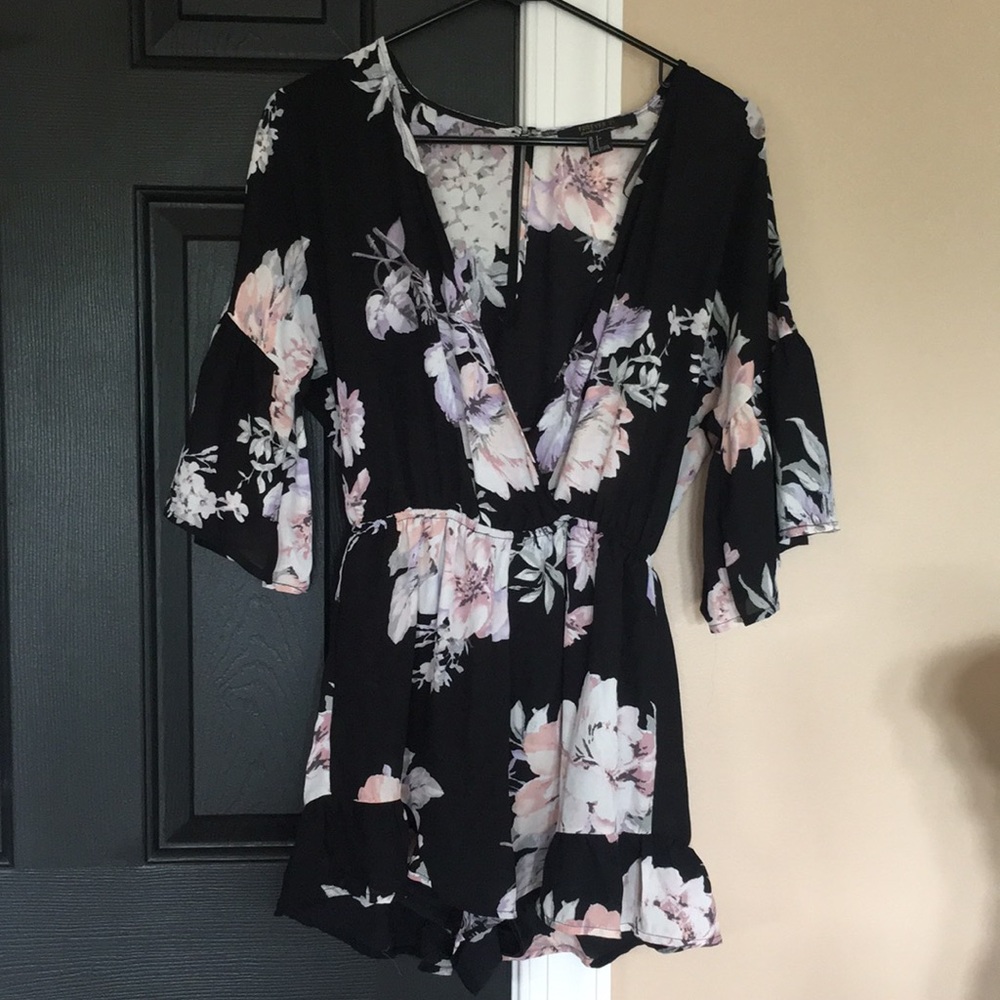 Deep V Bell Sleeve Floral Romper F21